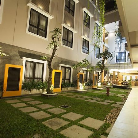 Jentra Dagen Hotel Malioboro Джок'якарта Екстер'єр фото