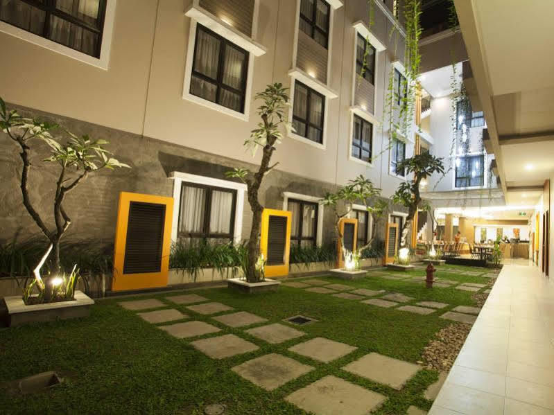 Jentra Dagen Hotel Malioboro Джок'якарта Екстер'єр фото